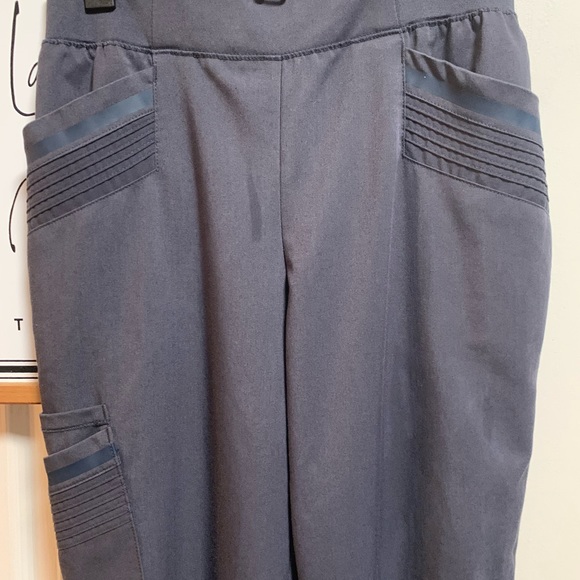 Grey’s Anatomy Barco gray scrub set size XSmall EUC - Picture 7 of 11
